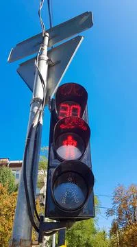 Red traffic light with time delay. Vertical photo. Traffic light on a taxi wi Stock-Fotos