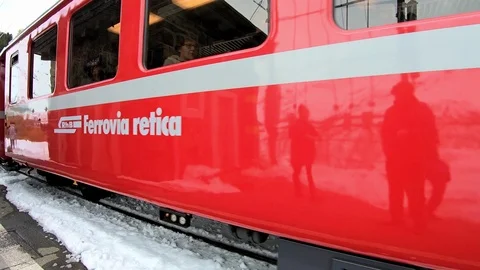 Red train of the Bernina Stock-Footage 104039298