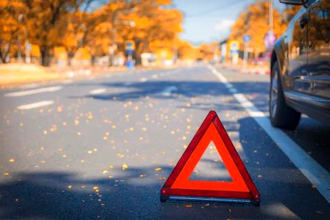 Red triangle, red emergency stop sign, red emergency symbol with  car stop an Foto stock