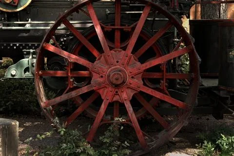 Red vintage steam tractor wheel on display 스톡 사진