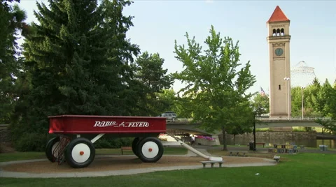 Red Wagon and Clock Tower in Spokane 스톡 동영상 44749605