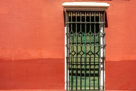 Red Wall Window Stock-Fotos