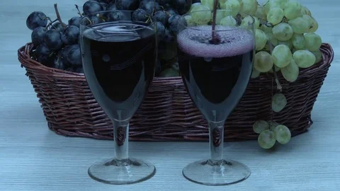 Red wine and grapes 動画素材 80634320