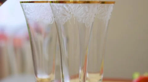 Red wine being poured into glasses 動画素材 68079014