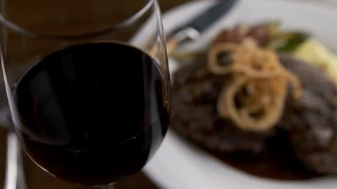 Red Wine Pan right to Steak Dinner  動画素材 112575100