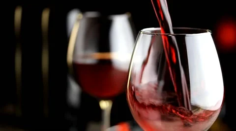 Red wine pour dark background slow Vidéo 51231340