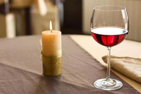 Red wine on table in restaurant Stock-Fotos