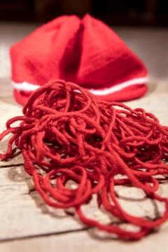 Red yarn, woolen string and beanie, knitting and crochet 库存照片