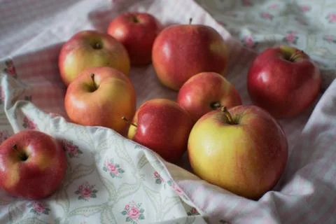 Red yellow apples Foto stock