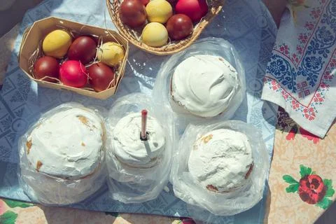 Red yellow easter eggs, Ester cakes with white powdering covering Stock Photos