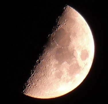 The Reddish Half Moon at a Cloudless Night 스톡 사진