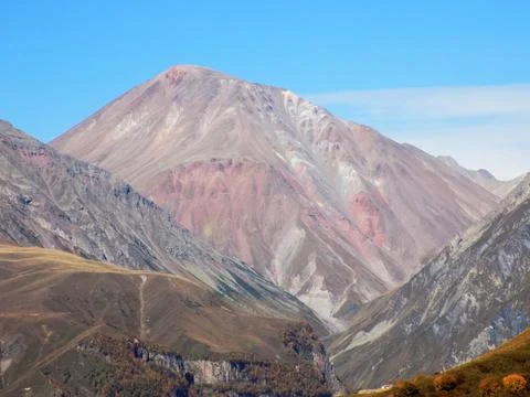 Reddish mountain against blue sky Foto stock