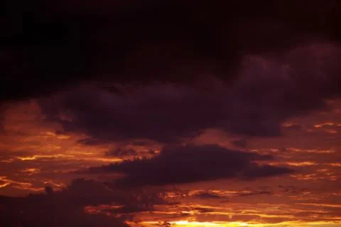 Reddish sunset clouds photo background 库存照片