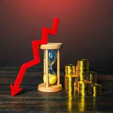 Reducing savings over time. Decrease in hourly pay wages. Income falling. ... 스톡 사진