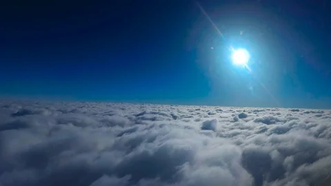 Reduction and entrance into the clouds Video stock 115960666