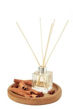 Reed diffuser, anise star and cinnamon isolated on white background. Foto stock