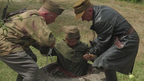 Reenactors rescue mud covered partisan from sewer Видео 339204165