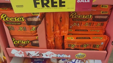 Reeses Cups Grocery Video stock 197466985