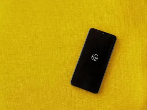 Reface app launch screen with logo on the display of a black mobile smartphon Foto stock
