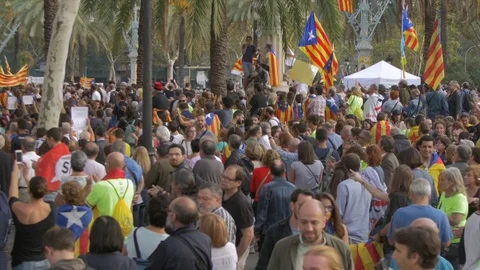 Referendum Supporters Crowd in Arc de Triomf Stock Footage 80257572