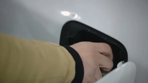 Refilling the car Stockbeeldmateriaal 145851035