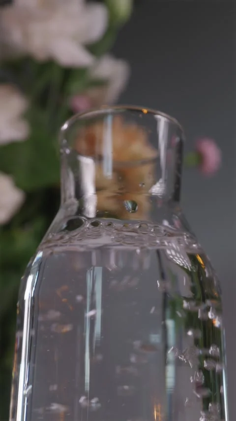Refilling glass bottle with fresh water and sealing with cork stopper Video stock 344877155