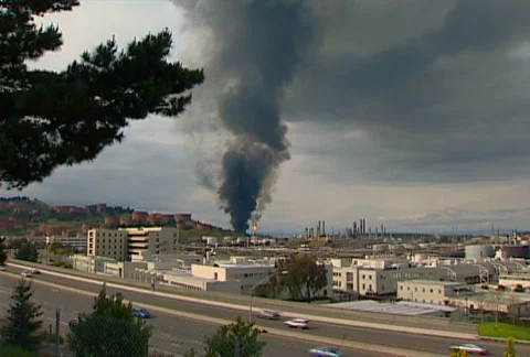 Refinery fire 01 Video stock 495569
