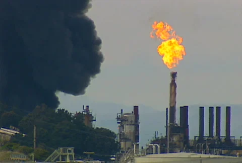 Refinery fire 05 Video stock 495573
