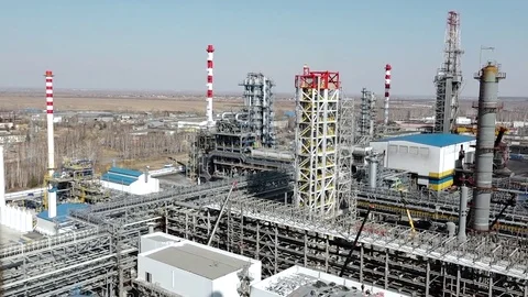 Refinery, Oil refinery Stockbeeldmateriaal 75403908