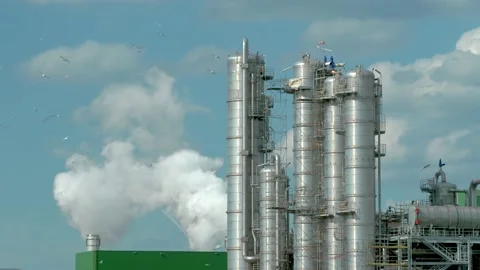 Refinery with smoke Stock Footage 131649836