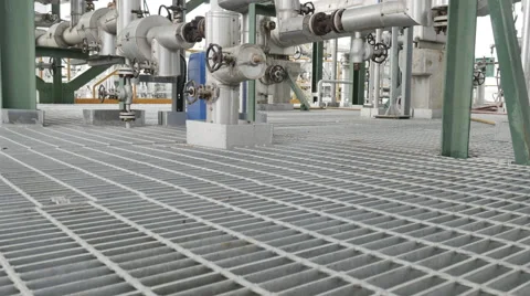 Refinery tower in process area of oil refinery industrial plant 库存影片 60225037