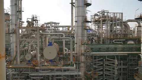 Refinery tower in process area of refinery plant Stockbeeldmateriaal 81542254