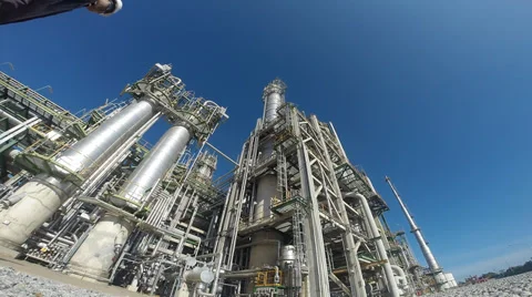 Refining tower 库存影片 38858454