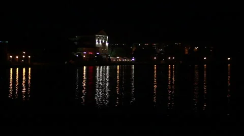 Reflected in the water of the night city Vídeos de archivo 47847085
