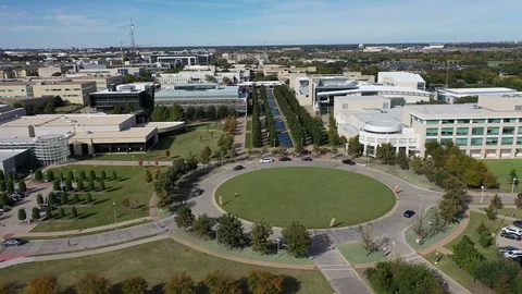 Reflecting Pool and Tree Allee on a Richardson Campus Mall 스톡 동영상 97862741