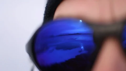 Reflection of the arctic landscape with glasses. Mountain glasses. Vídeo Stock 108154067