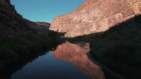 Reflection of beautiful canyon wall on a completely still river Stock Footage 147594477