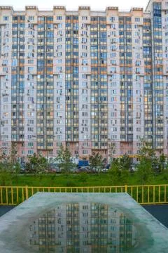 Reflection building in the puddle. Table tennis. Vertical. Copy space Stock Photos