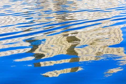 Reflection of a building on the surface of water Fotos de archivo