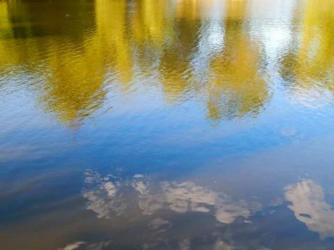 Reflection of clouds and trees in the river Foto stock