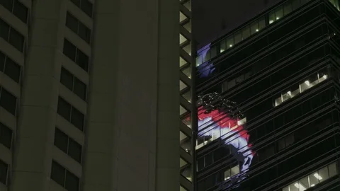 Reflection of the CN Tower in buildings in Toronto at night Video stock 104587981
