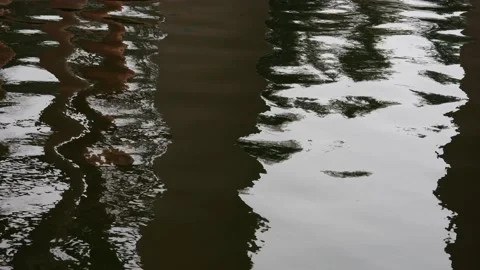 Reflection of dark waves in water Video stock 182281130