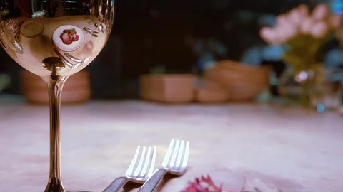 Reflection of dinner plate placed on table Stock Footage 86928494