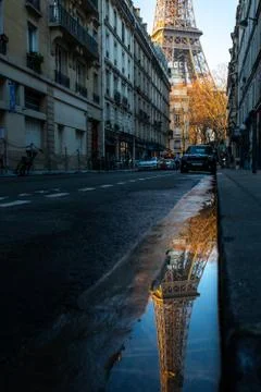 A reflection of the Eiffel Tower on a street in Paris, France. Stockfoto's