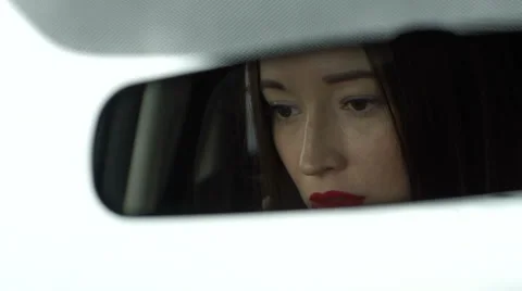 Reflection of eye in the mirror in the car 動画素材 68963583