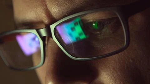 Reflection at eyeglasses of man: looking at a website 스톡 사진