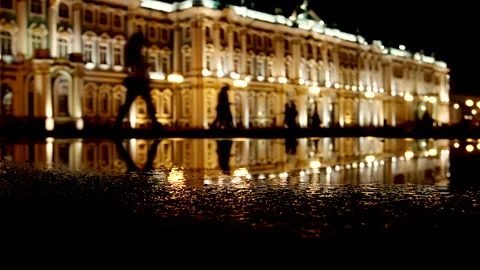 Reflection of the famous Hermitage on the water after a rain in the night Stockbeeldmateriaal 154339243