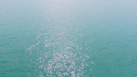 Reflection of Green ocean against the sun Stock Footage 164772000