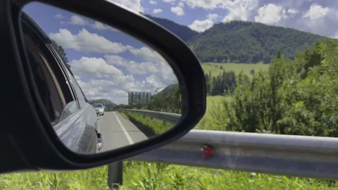 Reflection of the highway in the side mirror of the car. Stock-Footage 218709800