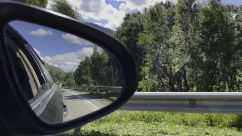 Reflection of the highway in the side mirror of the car. Video stock 219643148